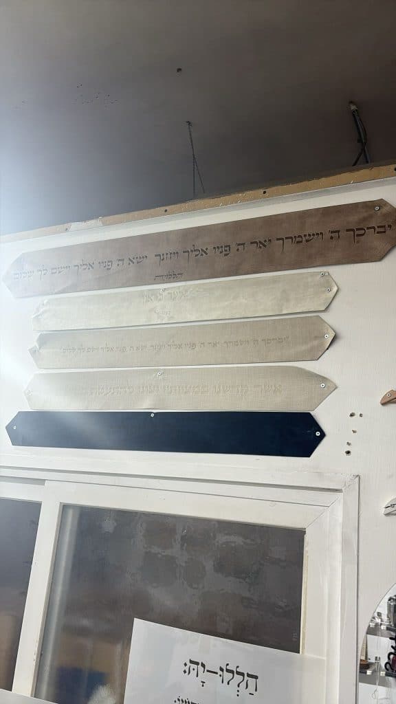חיתוך עטרות בלייזר דוגמא של מספר צבעים