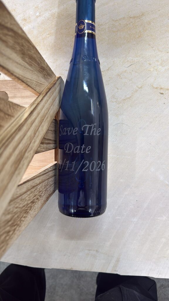 חריטה על בלו נאן save the date