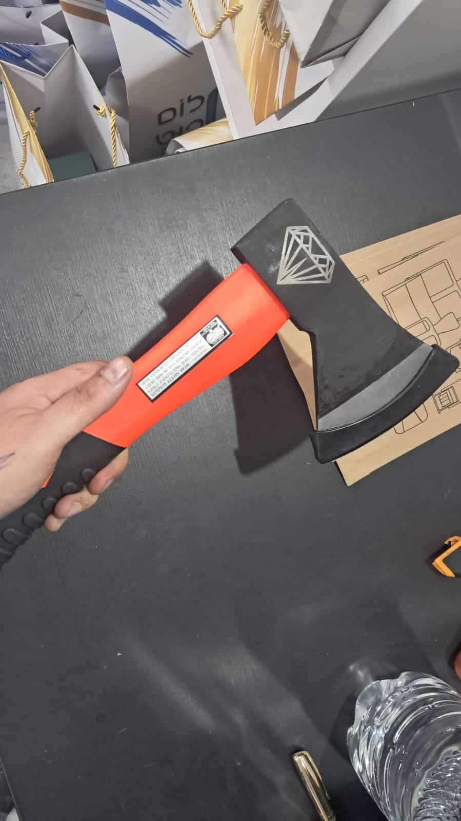 חריטה על גרזן יהלום