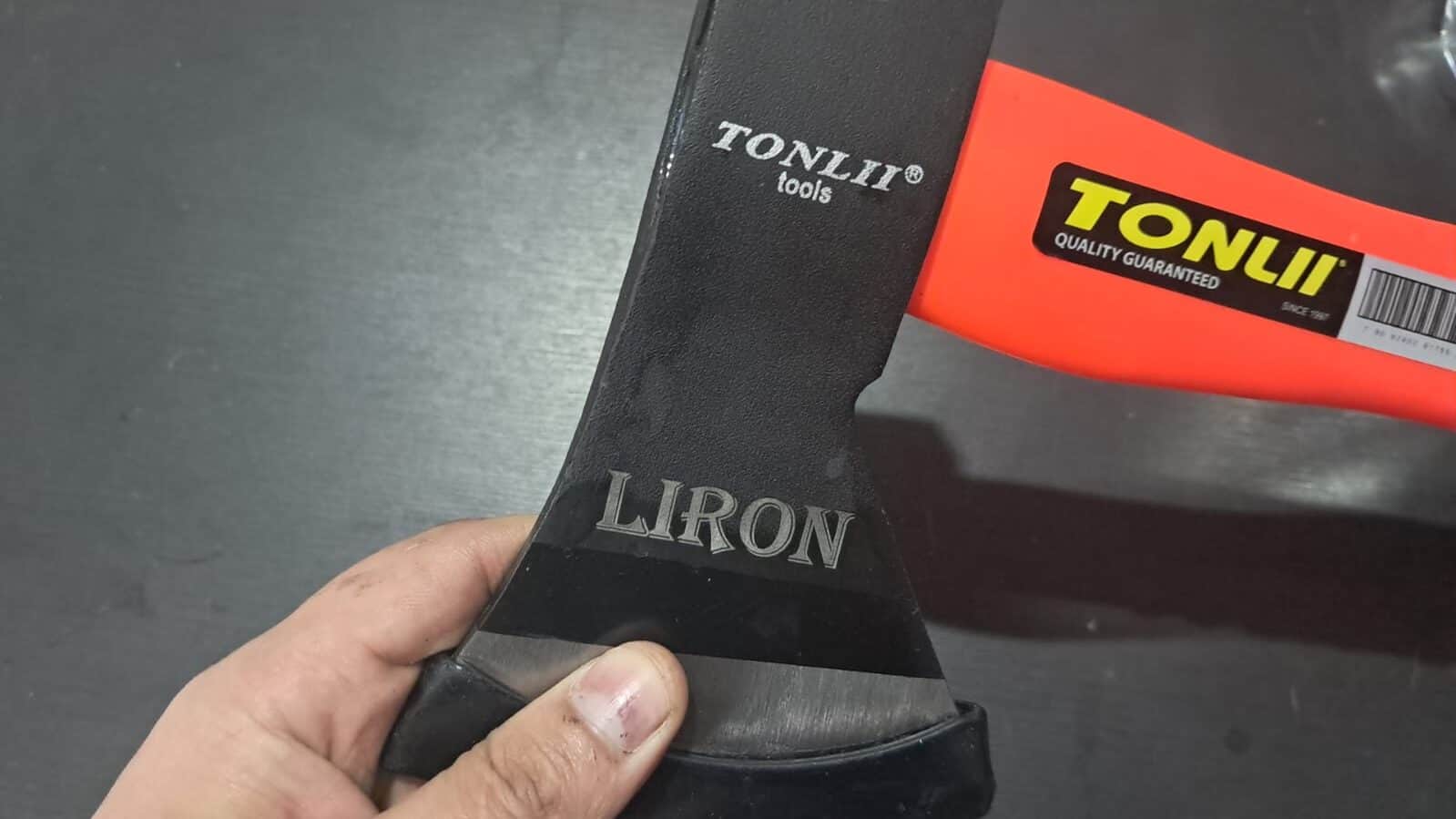 חריטה על גרזן liron