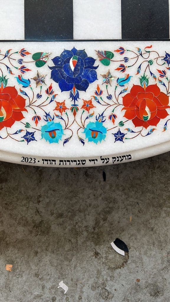 חריטה על לוח שיש-3