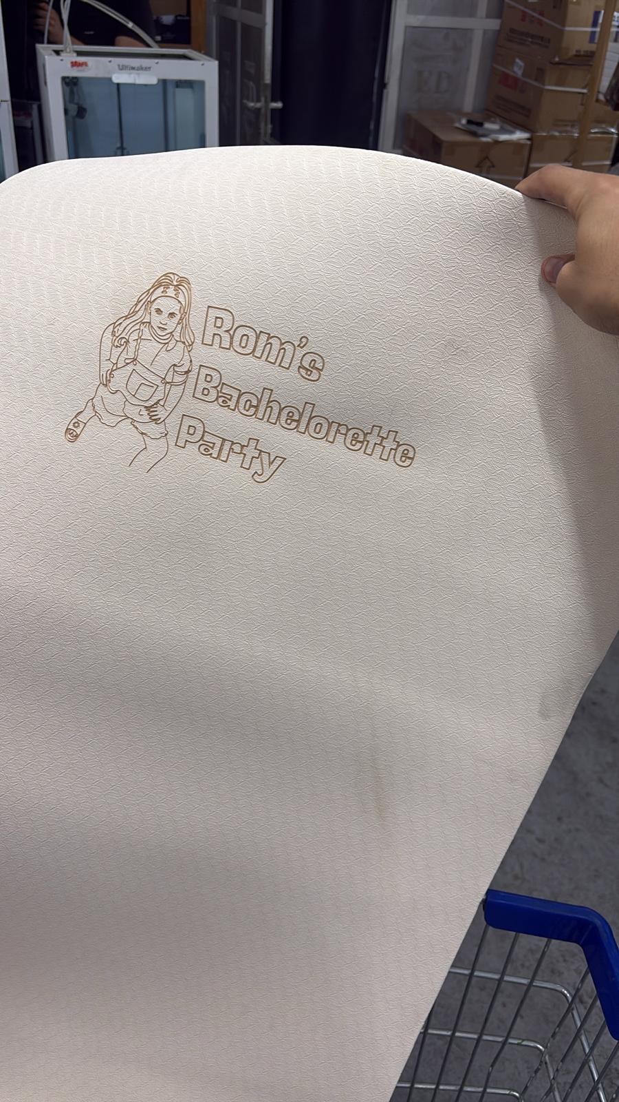 חריטה על מזרן יוגה לבן Rom's Bachelorette Party