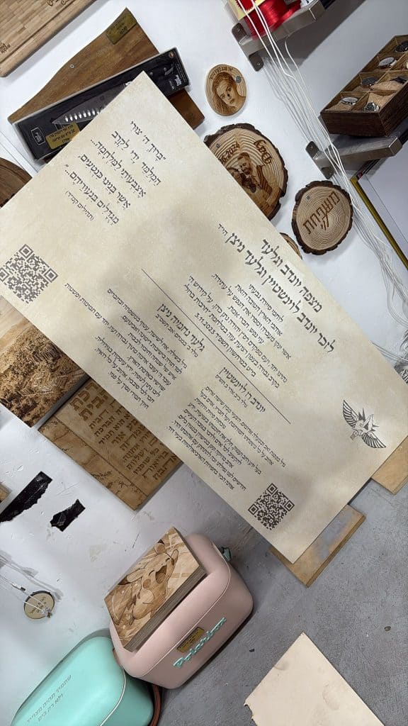 חריטה על פורצלן שיש לחיילים