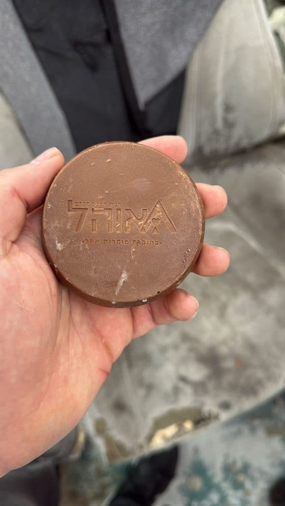 חריטה על שוקולד מוסדות אוהל
