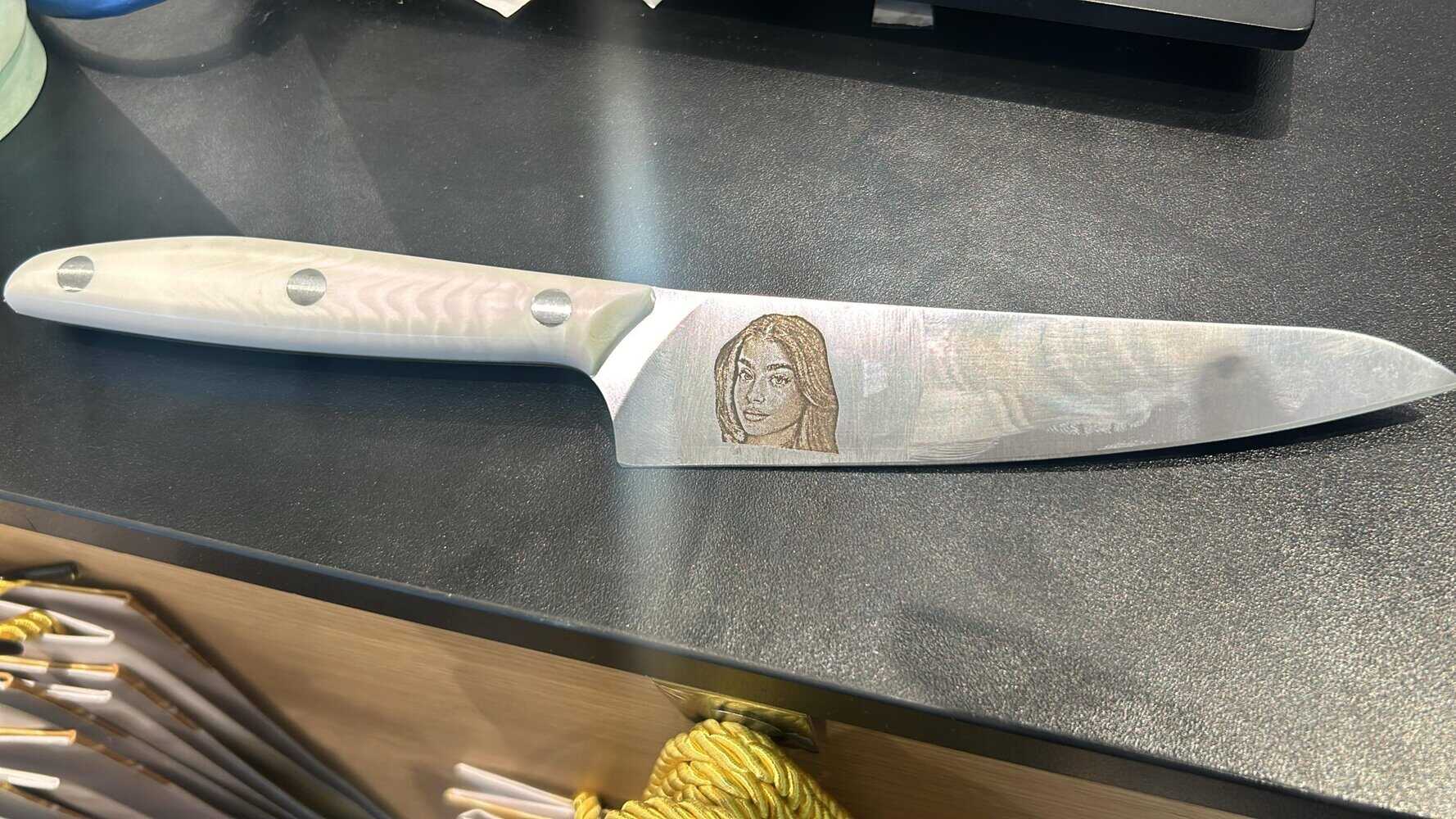 חריטת תמונה על סכין