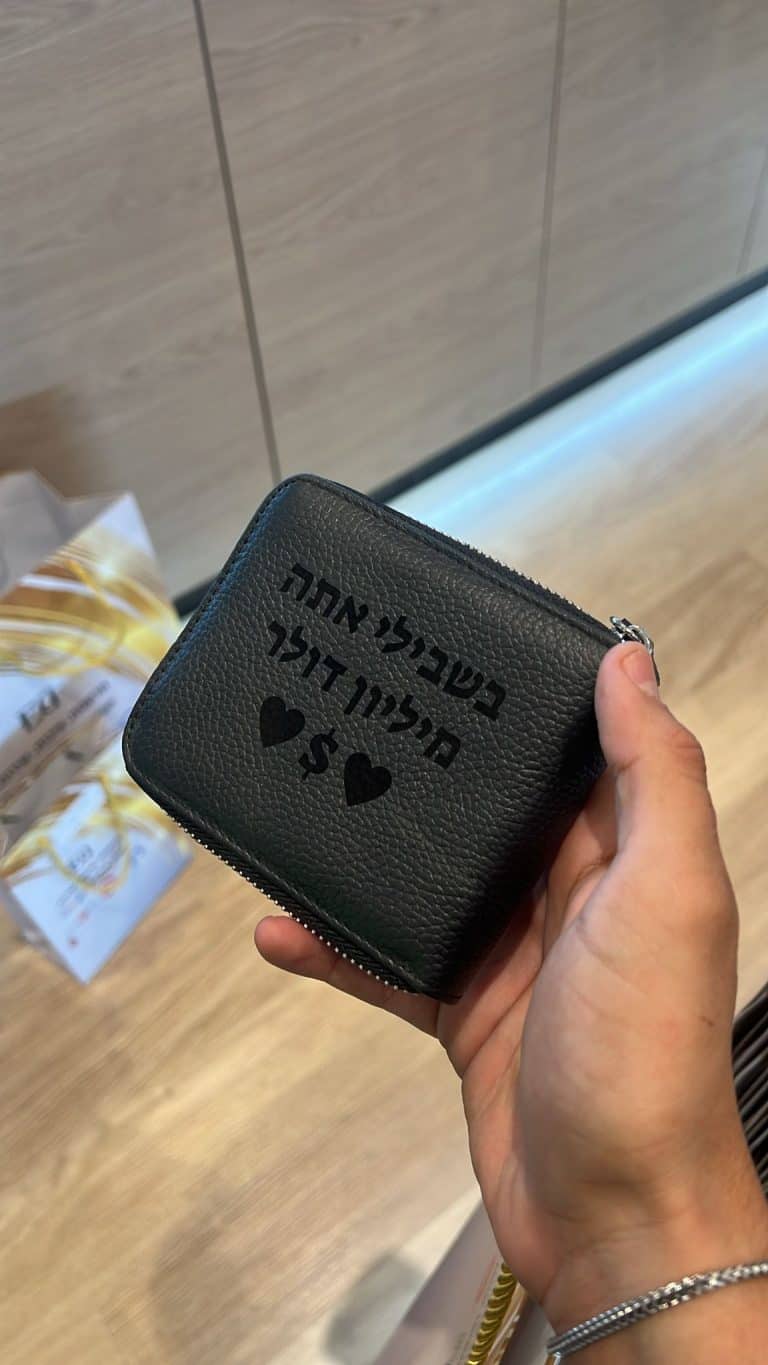 ארנק עור עם חריטה שחורה מיליום דולר