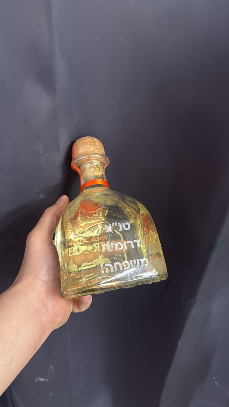 בקבוק פטרון עם חריטה טנצ דרומית משפחה