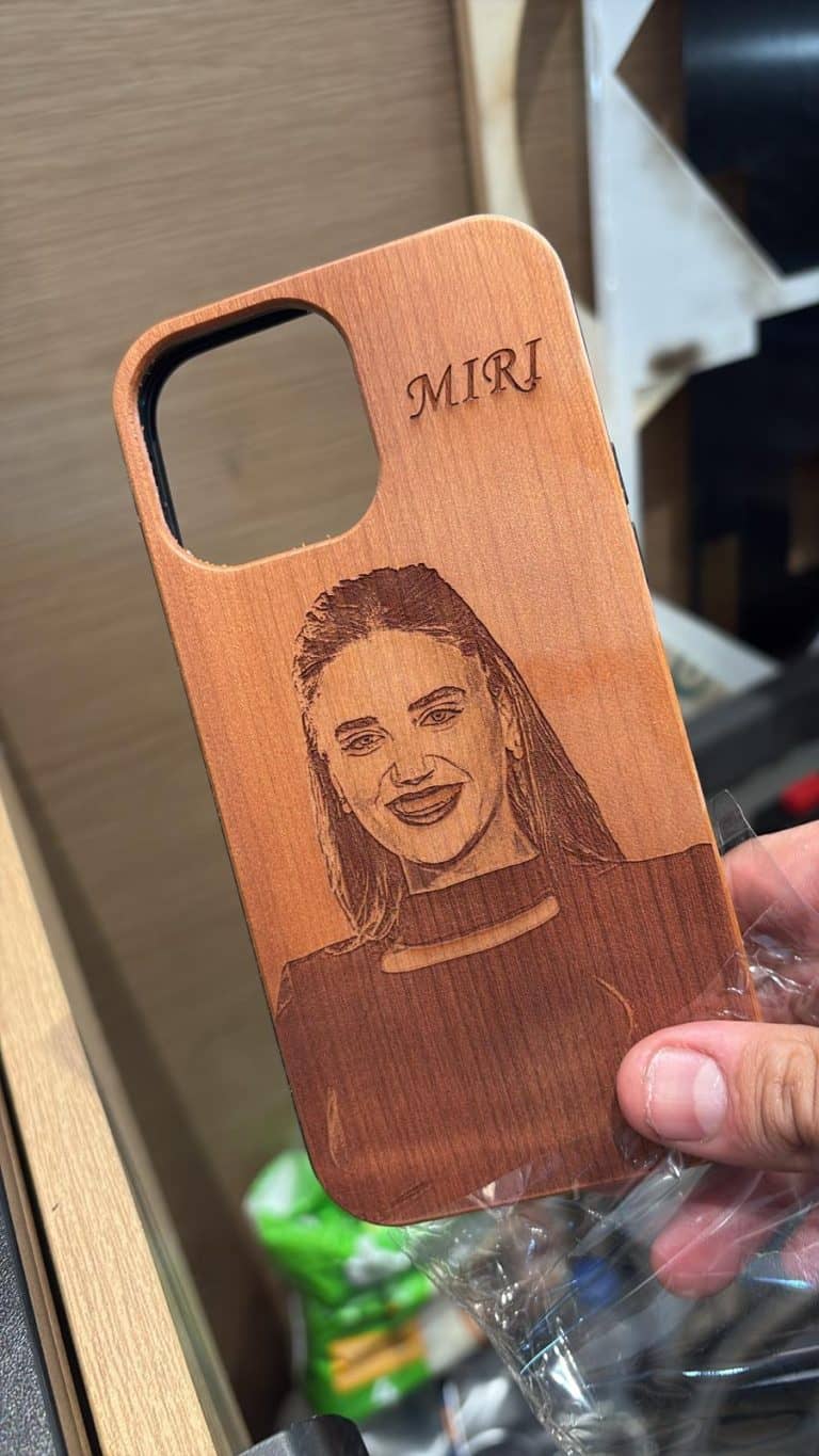 חריטה מירי מגן לטלפון