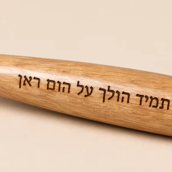 חריטה על אלת בייסבול תמיד הולך על הום רן
