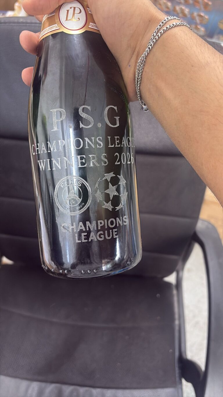 חריטה על בקבוק שמפניה זכוכית PSG Champions League Winners 2026