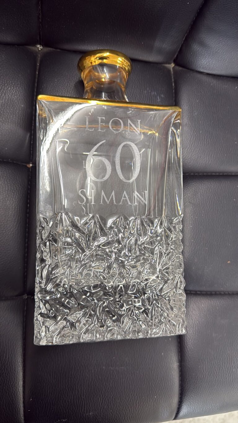חריטה על דקנטר וויסקי מקריסטל LEON 60 SIMAN