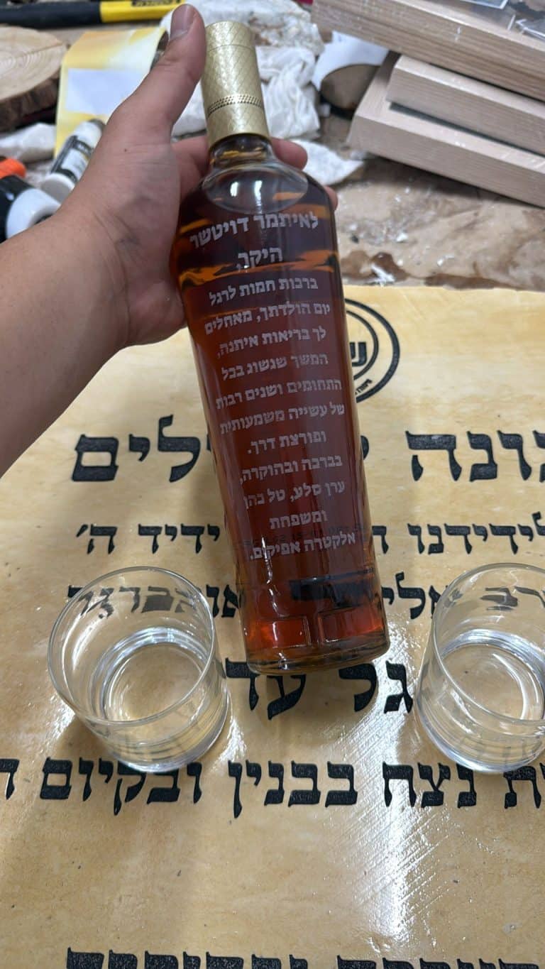 חריטה על וויסקי גלנפידיך 18 לאיתמר דויטשר היקר