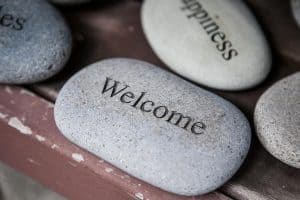 חריטה על חלוקי נחל בלייזר