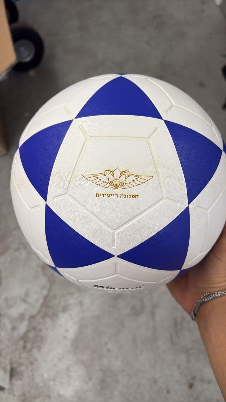 חריטה על כדור סמל הפלוגה הייעודית