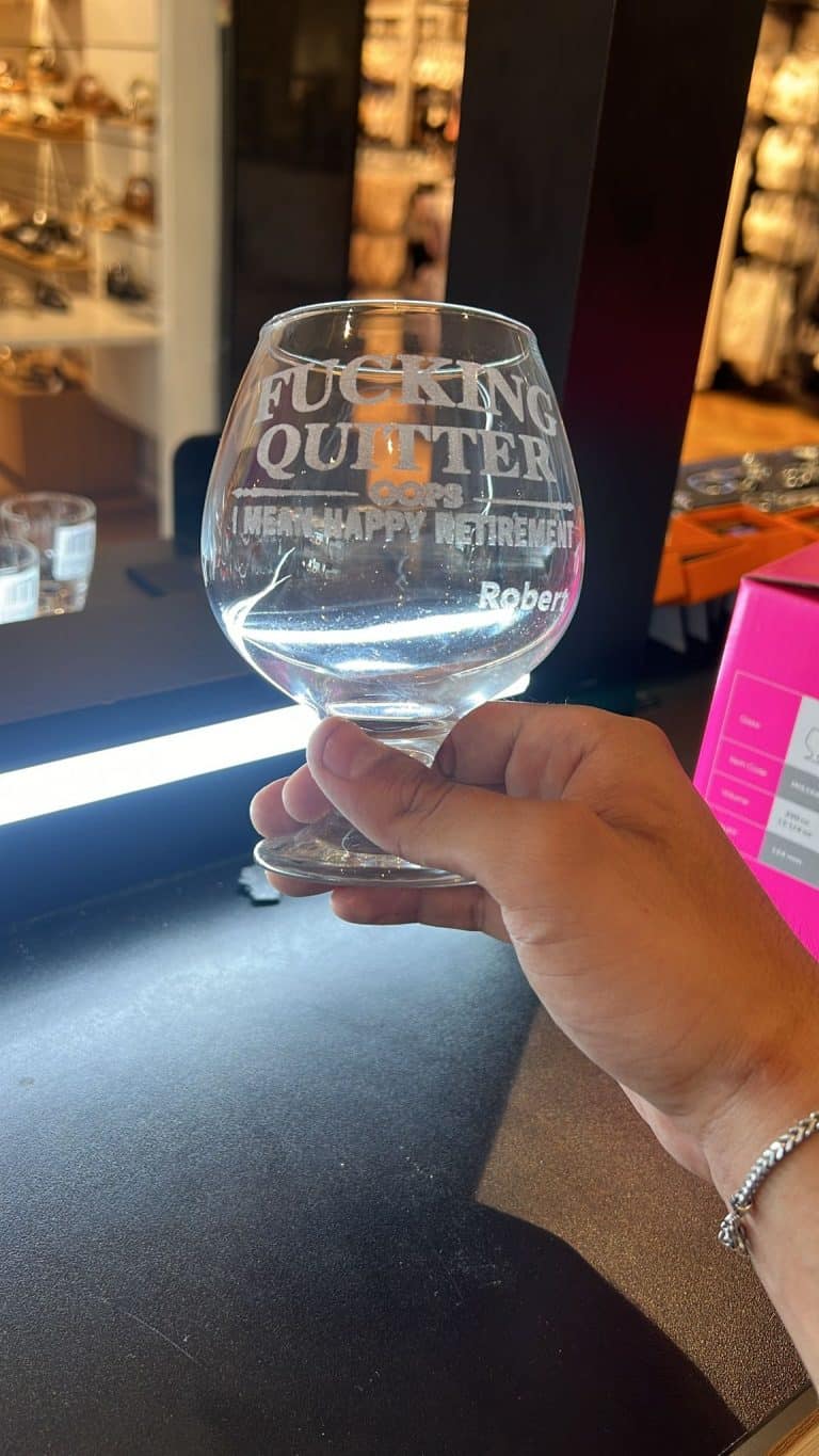 חריטה על כוס טקילה fucking quitter