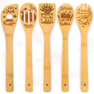 חריטה על כפות עץ