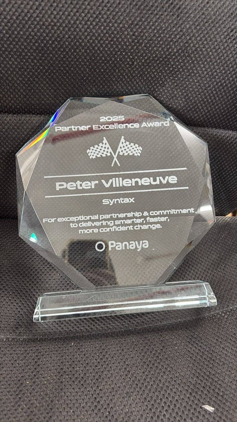 חריטה על מגן הוקרה מתומן partner excellence award