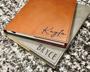 חריטה על מחברת בלייזר