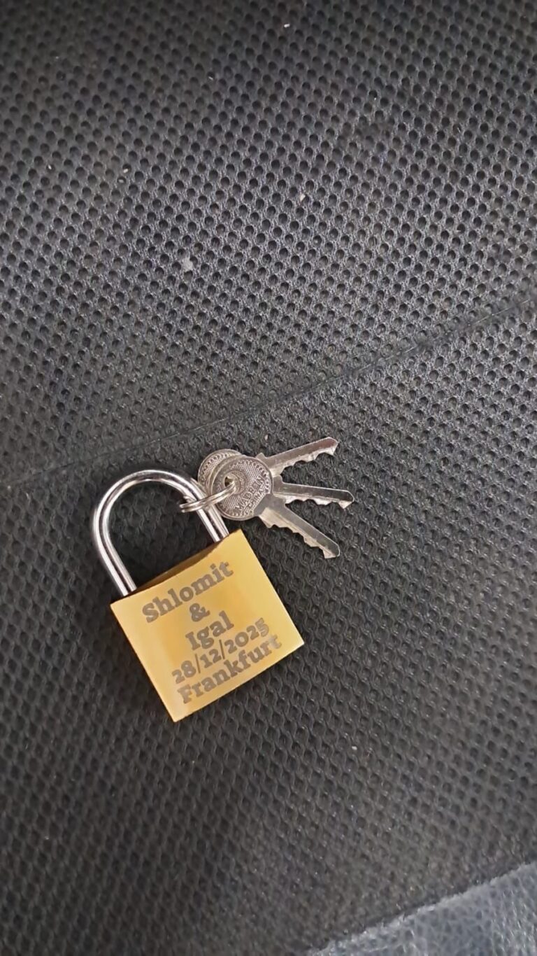 חריטה על מנעול שלומית ויגאל