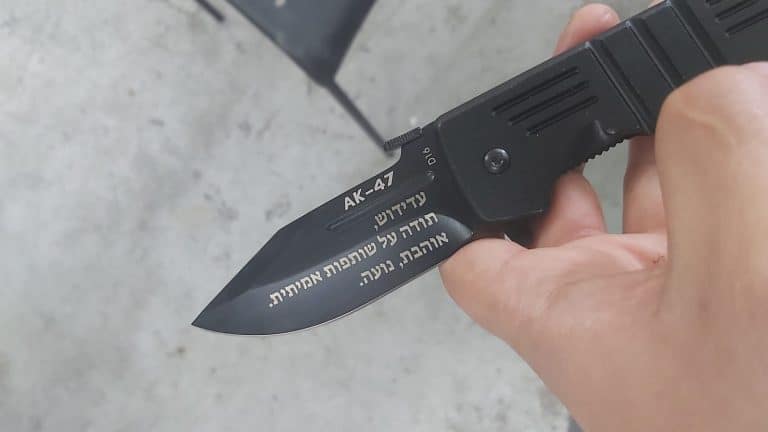 חריטה על סכין קומנדו עדידוש