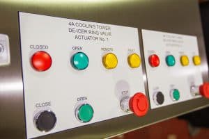 חריטה על פנל חשמלי