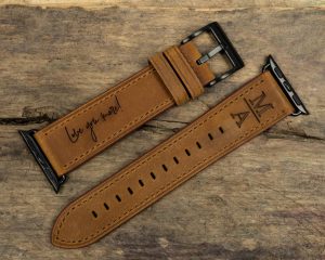 חריטה על רצועה לשעון בלייזר