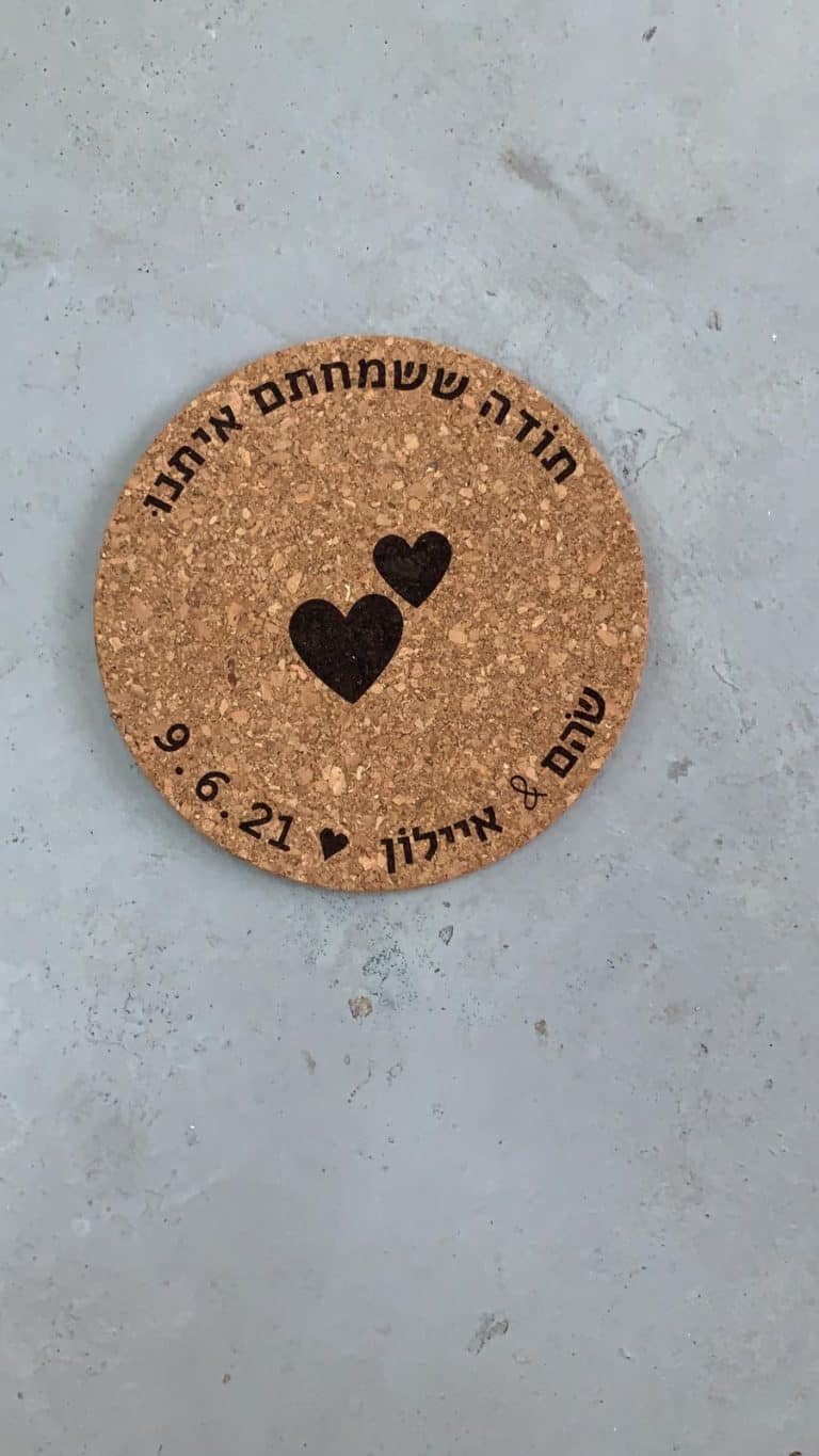 תחתית שעם עגולה לחתונה עם חריטה