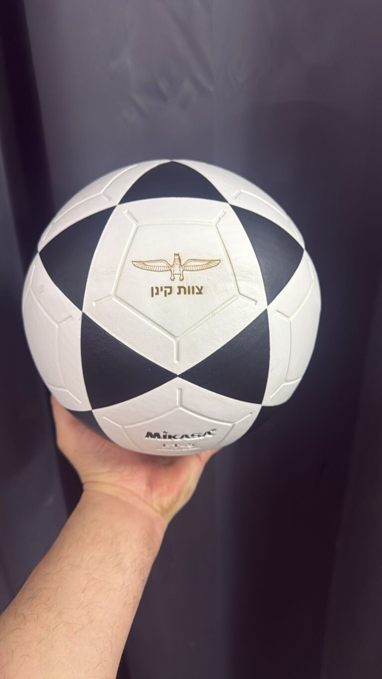 כדורגל עם חריטה צוות קינן