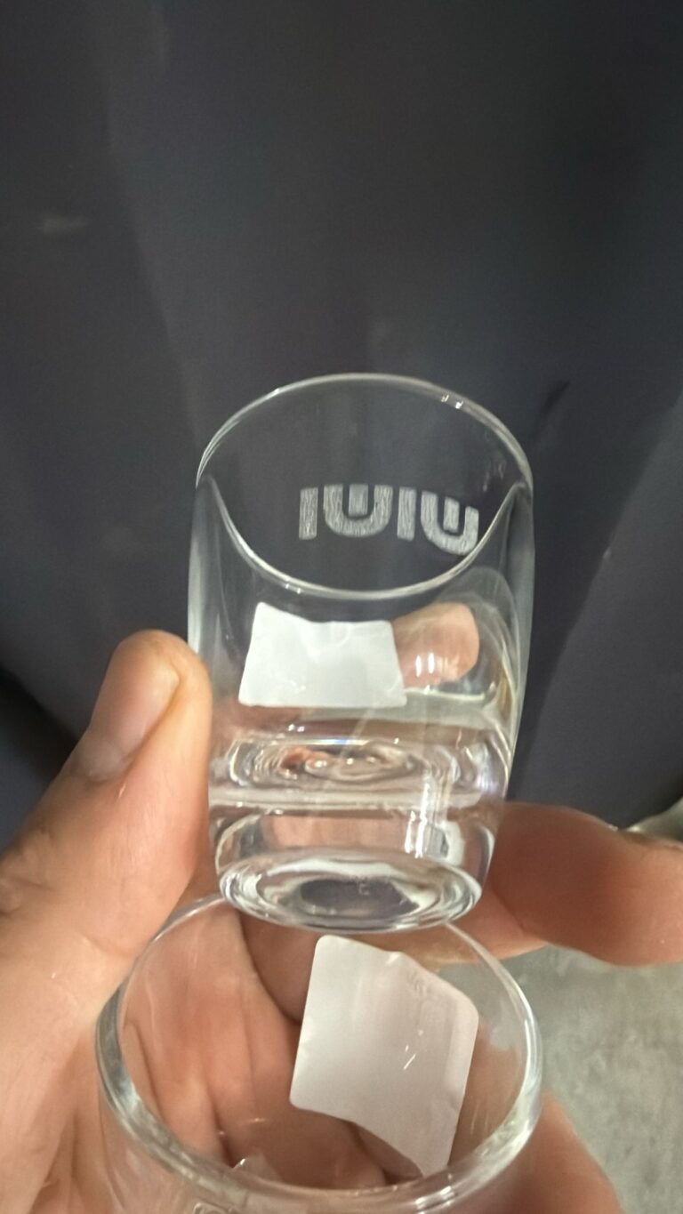 כוס צייסר עם חריטה שושו