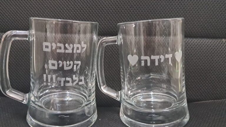 כוסות בירה ידית עם חריטה למצבים קשים בלבד
