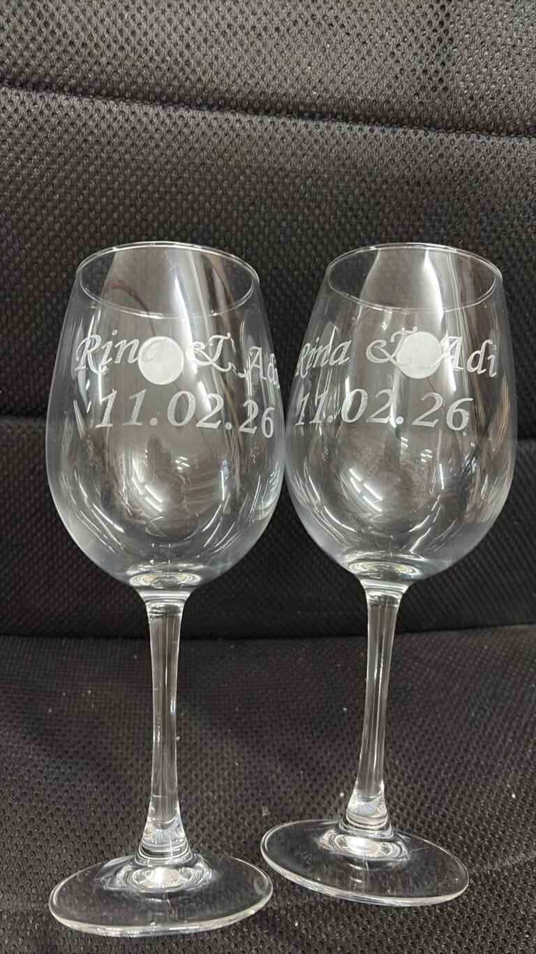 כוסות יין עם חריטה רינה ועדי