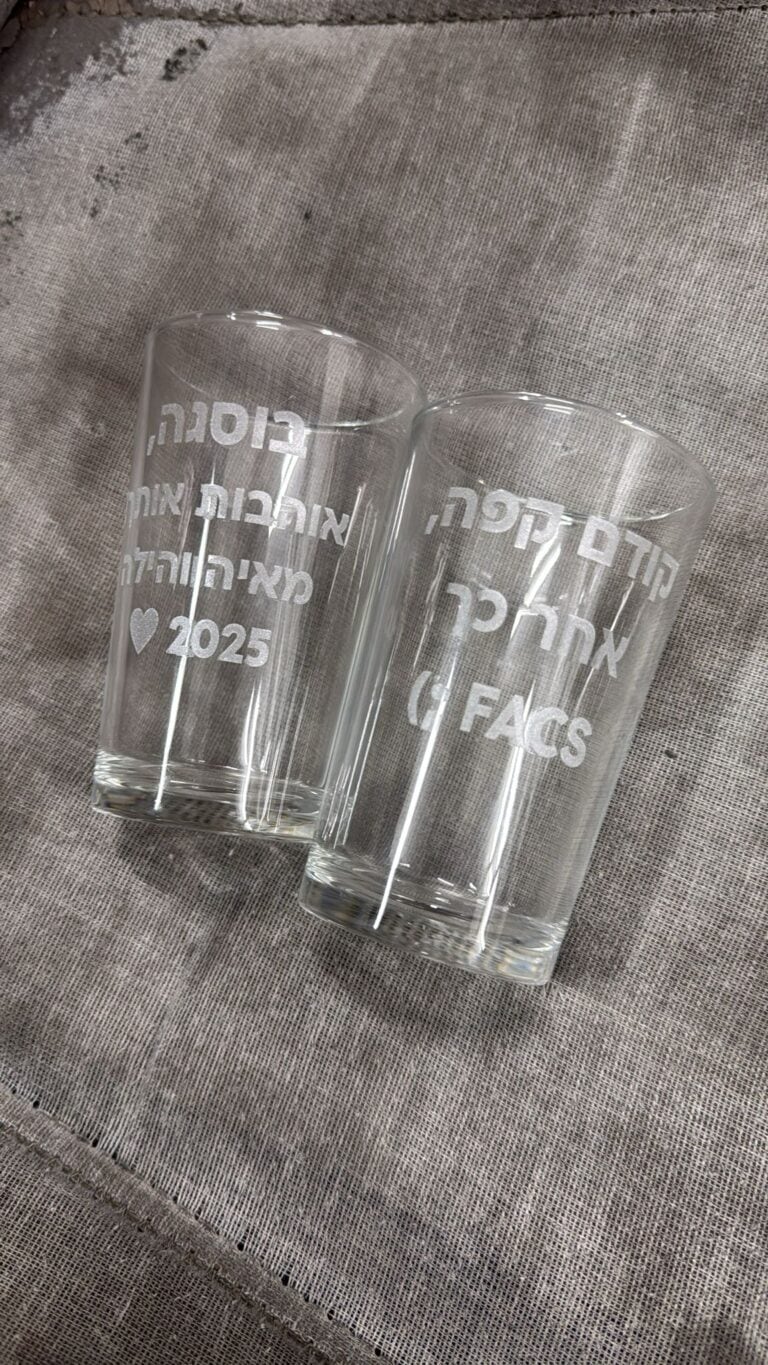 כוסות קפה עם חריטה קודם קפה