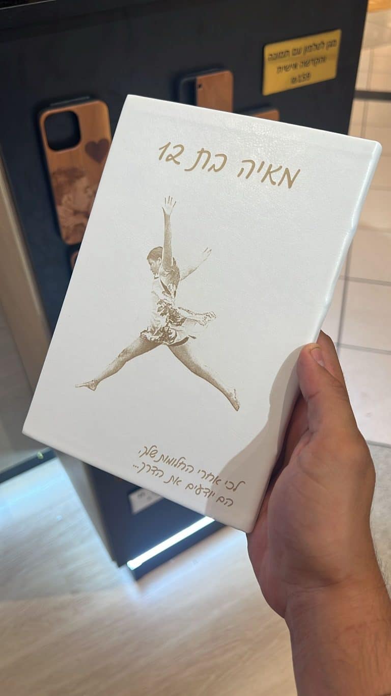 כיסוי לבן חלק לדרכון עם תמונה