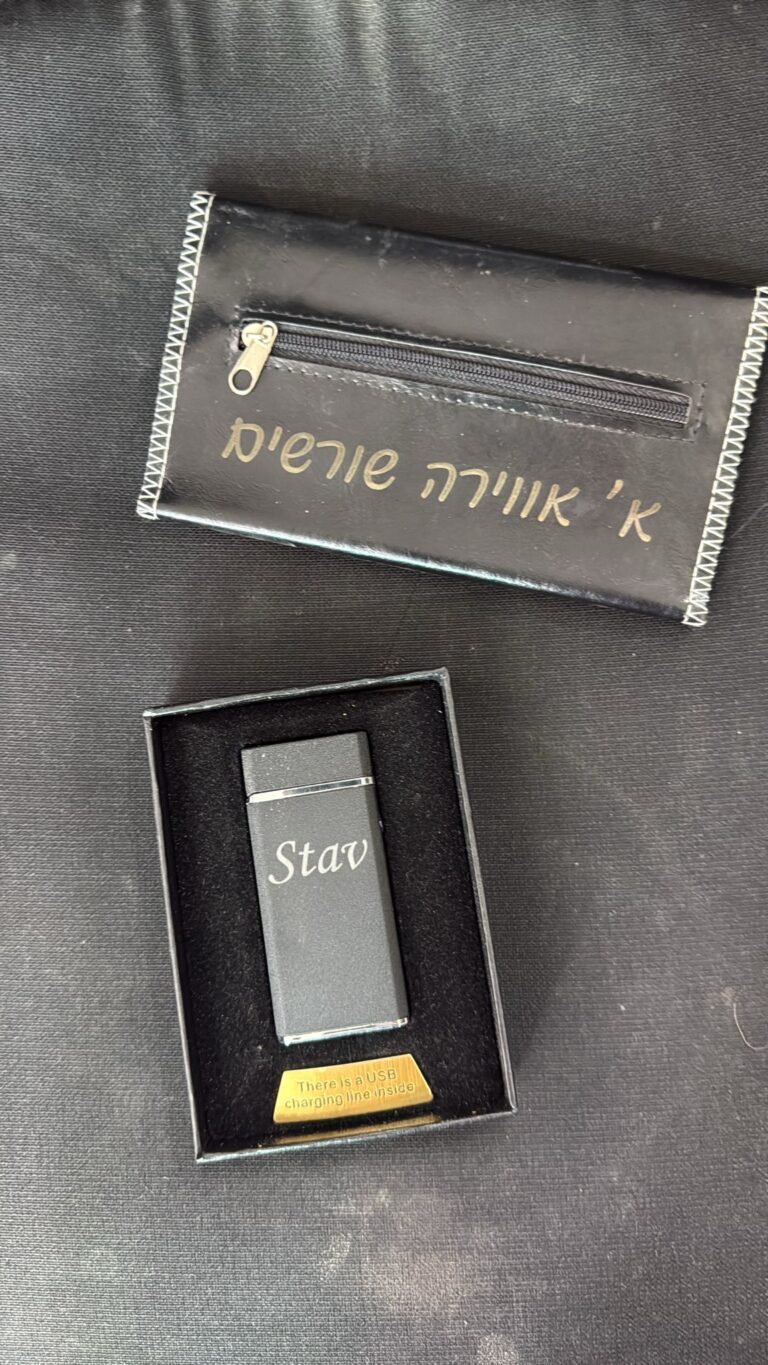 מצית חשמלית שחורה וכיסוי לטבק סתיו