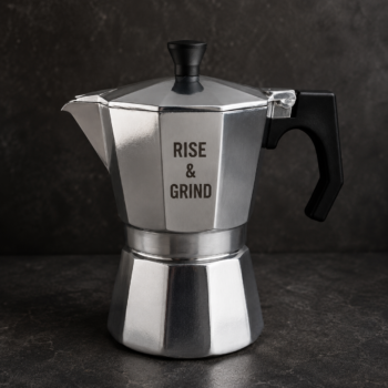 מקינטה עם חריטה RISE AND GRIND