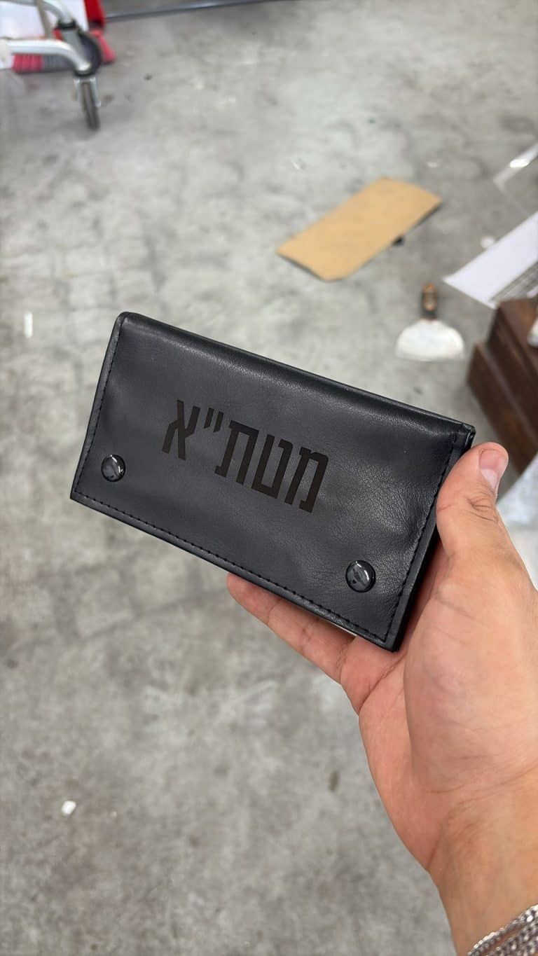 נרתיק קייס לטבק עם חריטה מטתא שחור