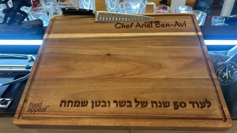 סט קרש חיתוך וסכין שף עם חריטה לשף