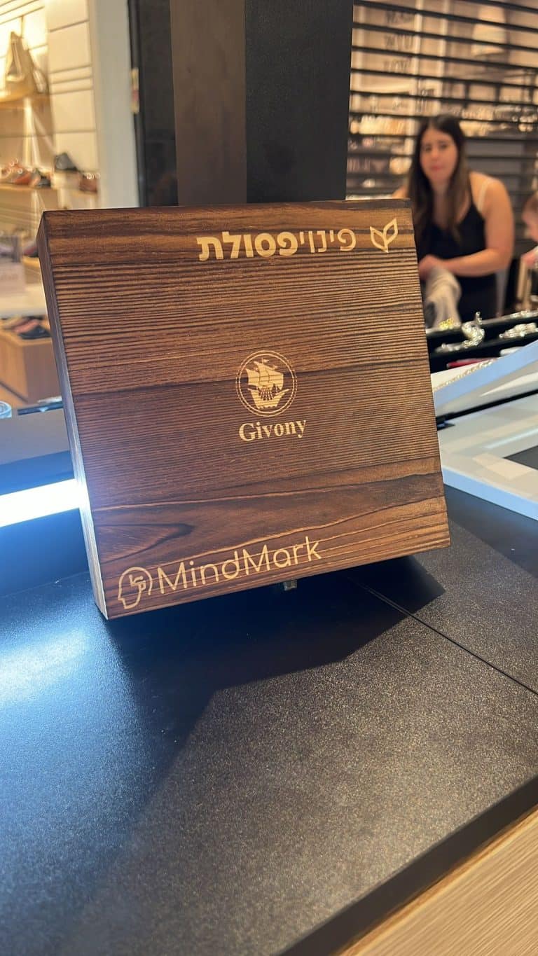 ערכת כתיבה עם חריטה