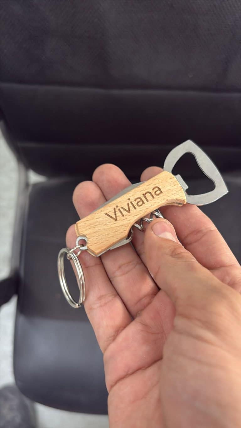 פותחן מחזיק מפתחות עם חריטה viviana