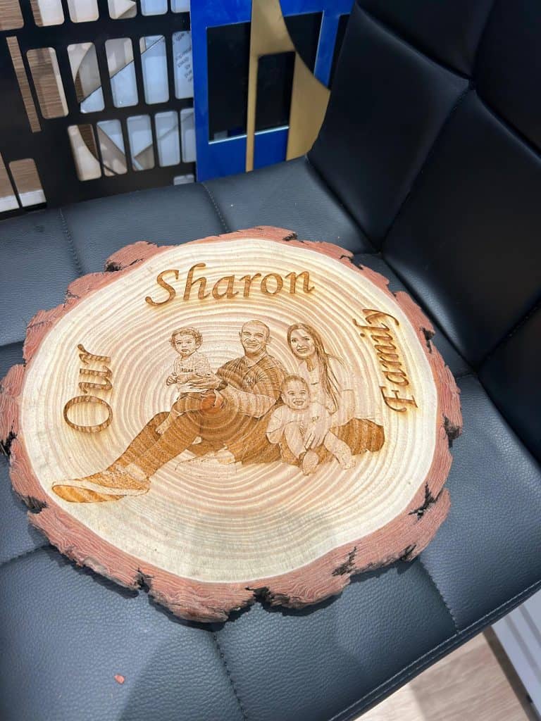 פרוסת גזע עם תמונה משפחתית